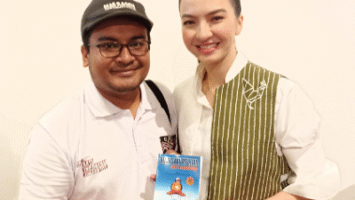 Raline Shah Dapat Buku Saku Anti Narkoba Dari Mas Raden