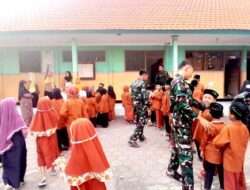 Satgas TMMD ke-126 Kodim 0816/Sidoarjo Tanamkan Disiplin dan Cinta Tanah Air Sejak Usia Dini di Desa Kedondong