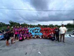 CEO PT Sining Nusantara Raya Serahkan Jersey Kepada Tim Dayung BARUNA PADDLE CLUB Lamongan
