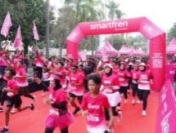 Ribuan Peserta Ikuti Smartfren Fun Run 2025, di Alun-alun Bojonegoro