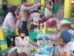 Polisi Gelar Trauma Healing dan Berbagi Snack untuk Pelajar Terdampak Erupsi Gunung Semeru