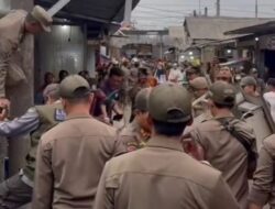 Depok Kian Tegas, Deretan Kios Liar di Sekitar Stasiun Dibongkar Total!