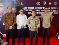 Polri Serahkan Sertifikat Audit Sistem Pengamanan Objek Vital Nasional Tahun 2025