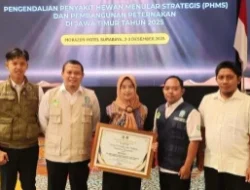 Dinilai Sukses Lakukan Vaksin PMK Bagi Ternak, Pemkab Bojonegoro Raih Penghargaan Dari Pemprov Jatim