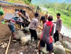 POLRI GERAK CEPAT RESPON PIDATO PRESIDEN PRABOWO, SATBRIMOBDA SULSEL BANGUN JEMBATAN GANTUNG DI SOPPENG