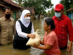 Banjir Bengawan Jero Menggila, Gubernur Khofifah Turun Tangan Bawa Bantuan dan Harapan